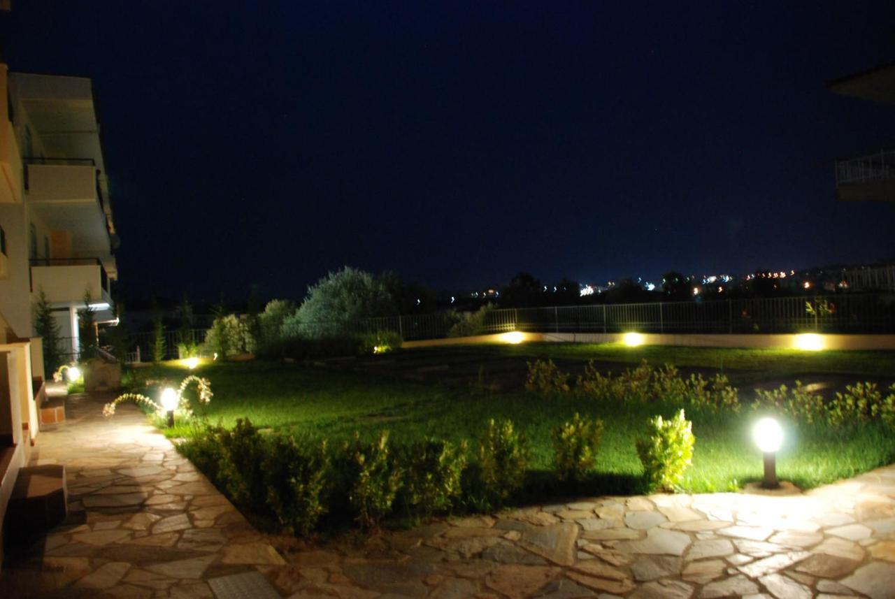 Alexandros Maisonettes & Apartments Nea Moudania Exterior foto